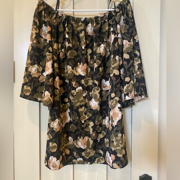 French Connection Off the shoulder dress - Picture 1 of 8